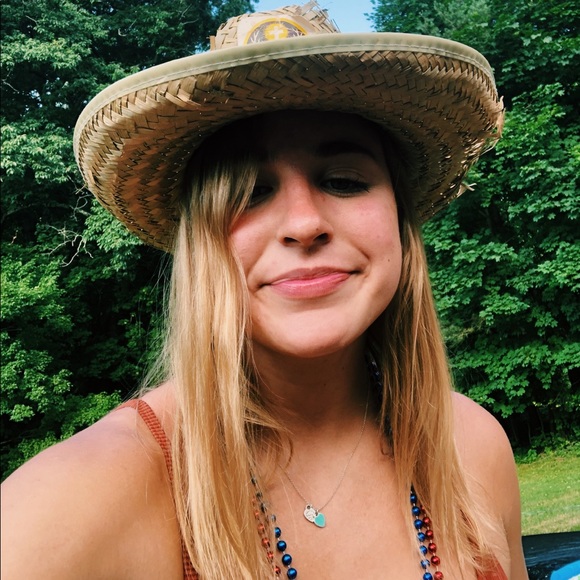 Meet your Posher, Jennie - Picture 3 of 4